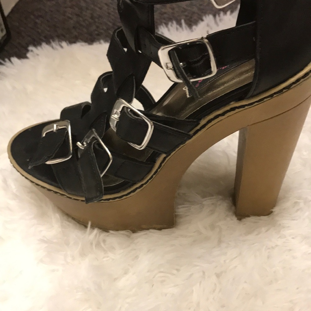 Heels - Picture 3 of 3